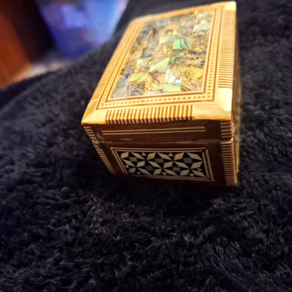🕉Vintage Mother Of Pearl Abalone Trinket Jewelry Box Mosaic Wood Inlay Egypt